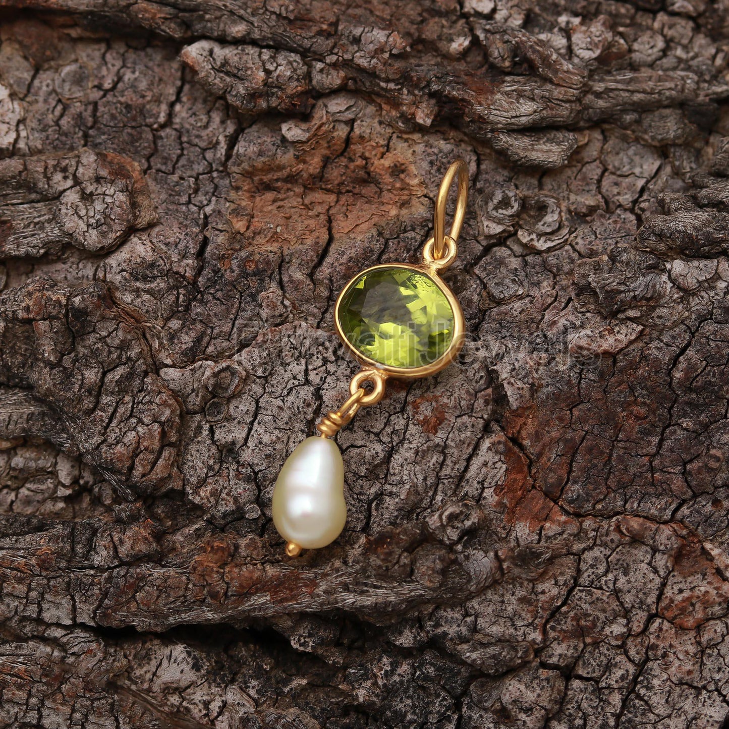 AA Peridot Charm, Solid 14k & 18k Gold Charm, Peridot Oval Charm, Gold Charm Pendant, Charm Necklace, Handmade Gold Charm, Charm Pendant