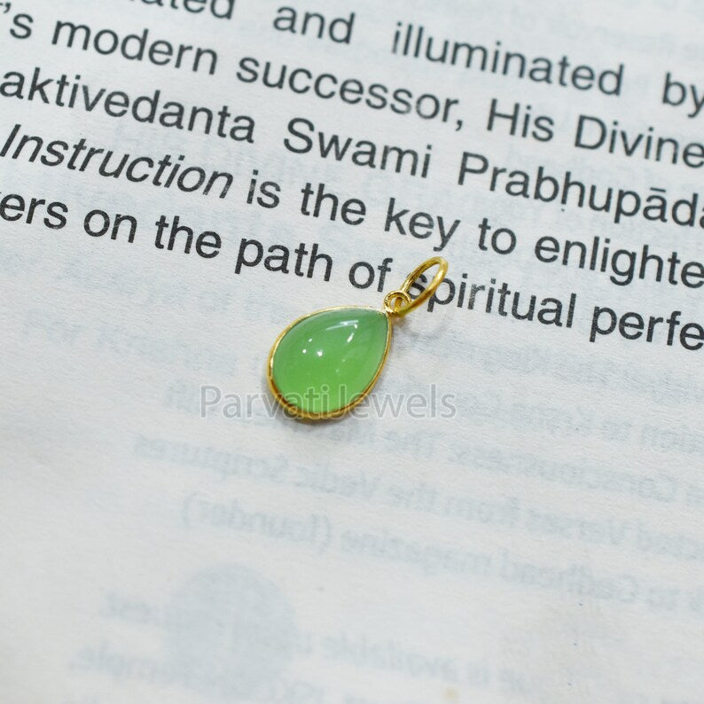 Natural Green Chalcedony Solid Gold 18K Charm, 18k Solid Gold Charm, Tear Drop Shape Chalcedony Gold Charm, Handmade Charm For Gifting