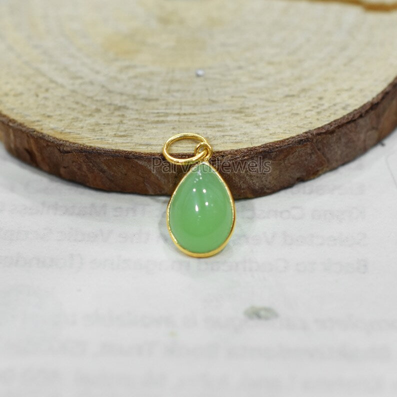 Natural Green Chalcedony Solid Gold 18K Charm, 18k Solid Gold Charm, Tear Drop Shape Chalcedony Gold Charm, Handmade Charm For Gifting