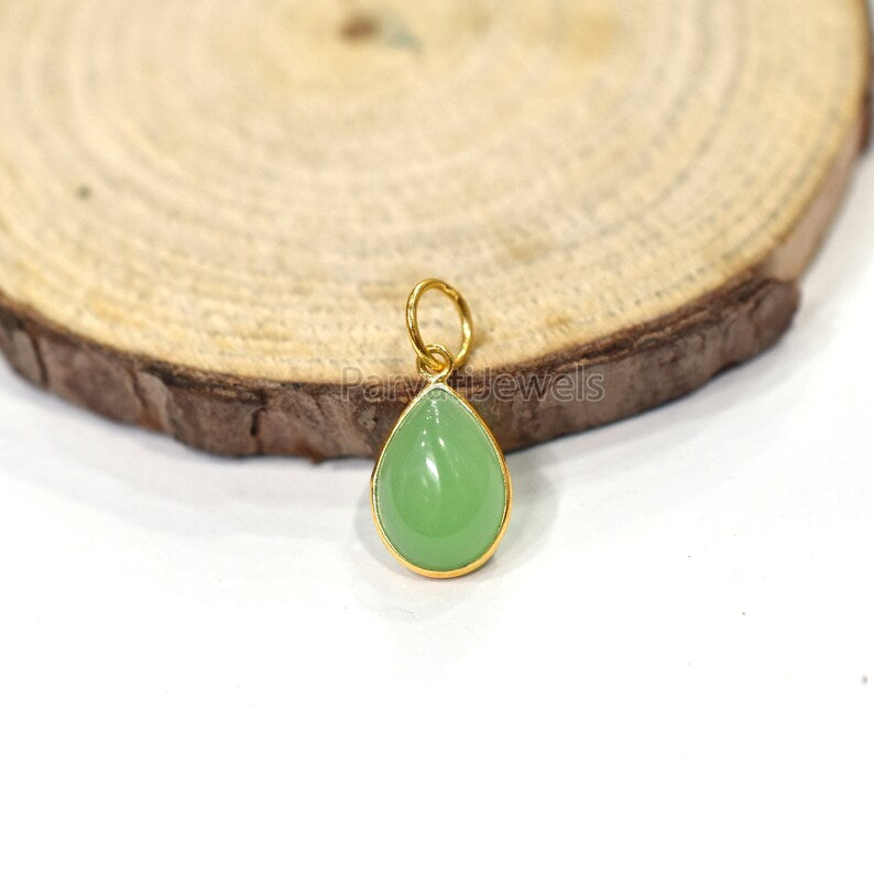 Natural Green Chalcedony Solid Gold 18K Charm, 18k Solid Gold Charm, Tear Drop Shape Chalcedony Gold Charm, Handmade Charm For Gifting