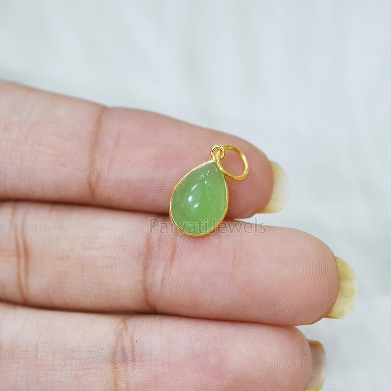 Natural Green Chalcedony Solid Gold 18K Charm, 18k Solid Gold Charm, Tear Drop Shape Chalcedony Gold Charm, Handmade Charm For Gifting