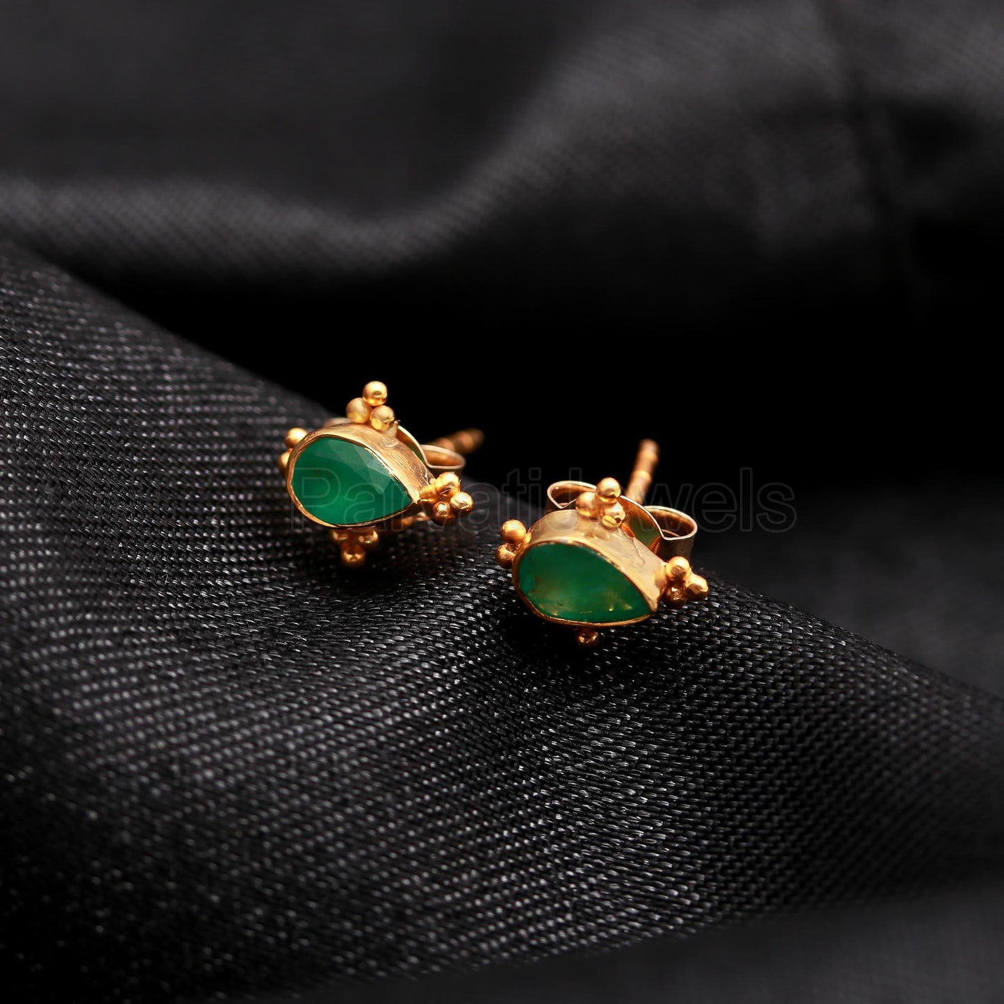 Natural Emerald Earrings, Solid 18k Gold Stud Earrings, Gold Earring, Emerald Stud Earrings, Handmade Gold Earrings, Partywear Stud Earring