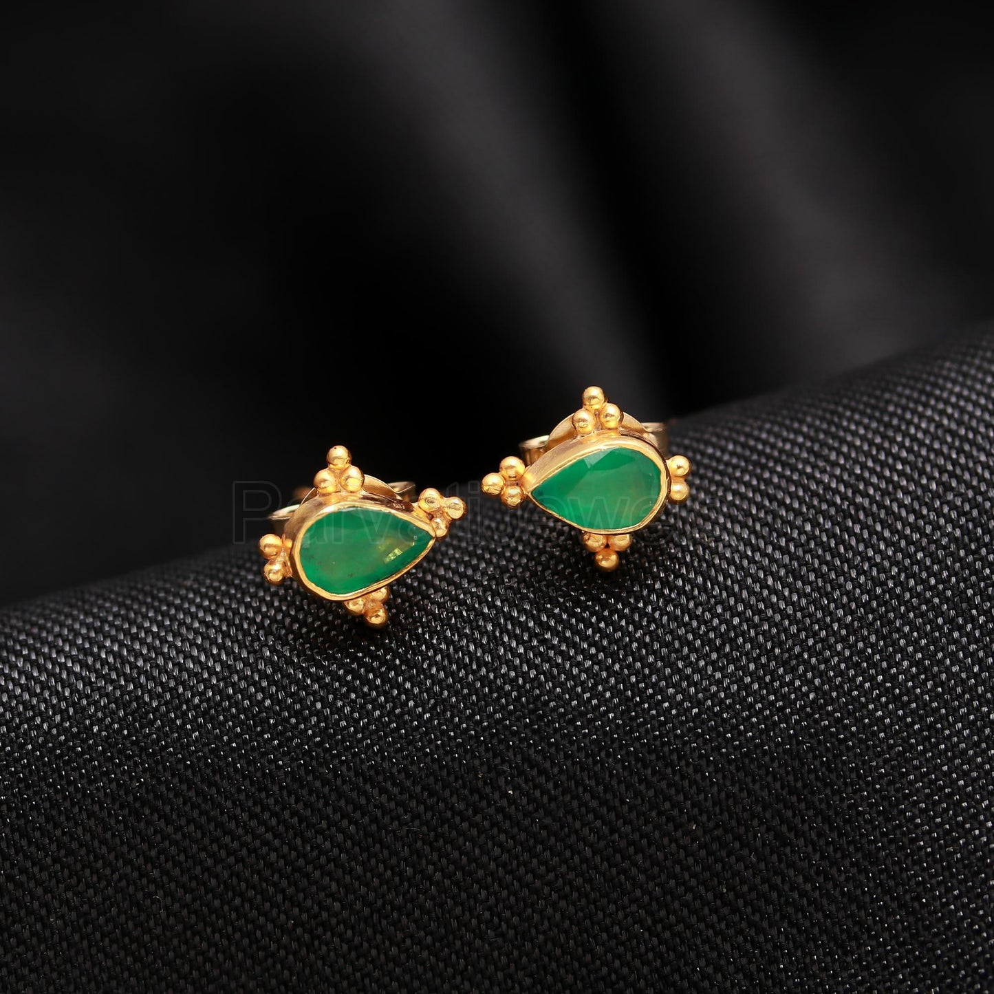 Natural Emerald Earrings, Solid 18k Gold Stud Earrings, Gold Earring, Emerald Stud Earrings, Handmade Gold Earrings, Partywear Stud Earring