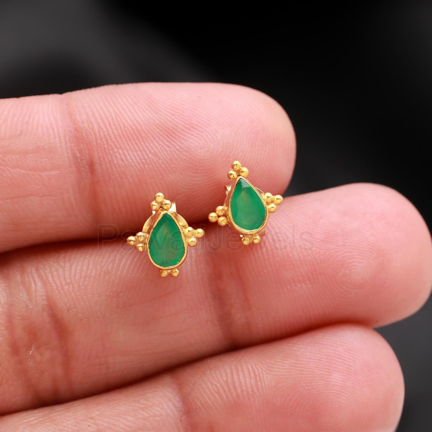 Natural Emerald Earrings, Solid 18k Gold Stud Earrings, Gold Earring, Emerald Stud Earrings, Handmade Gold Earrings, Partywear Stud Earring