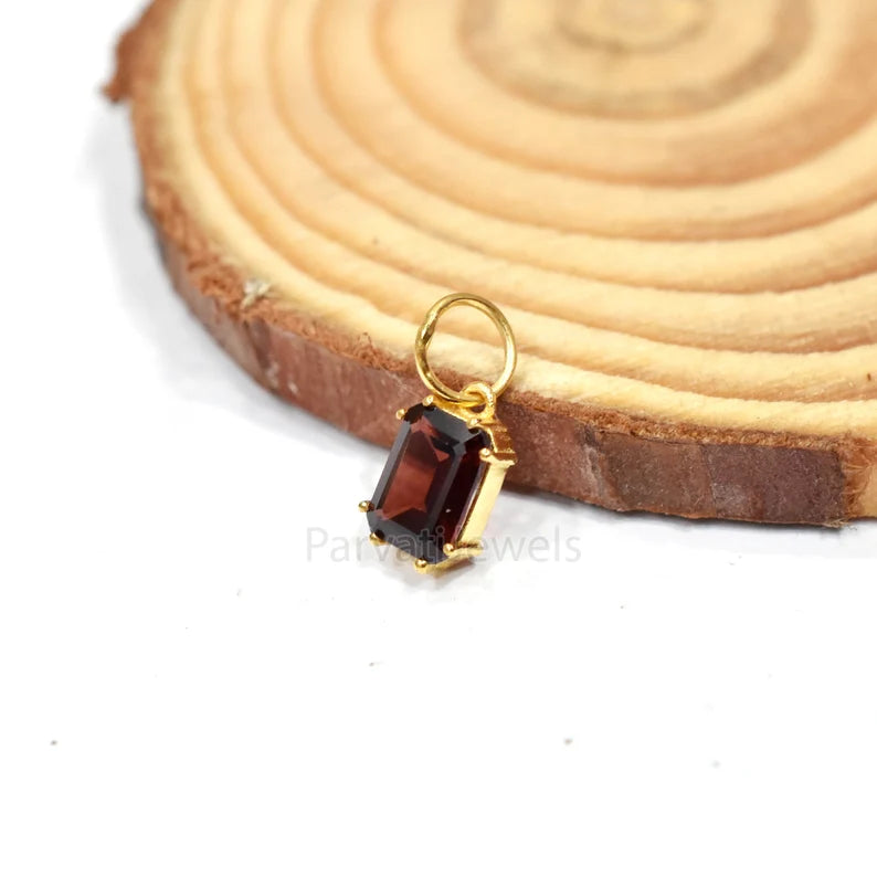 Garnet Charm, 18k Solid Gold Charm, Natural Garnet Charm, Gold Charm, Charm Pendant, Charm Necklace, January Birthstone