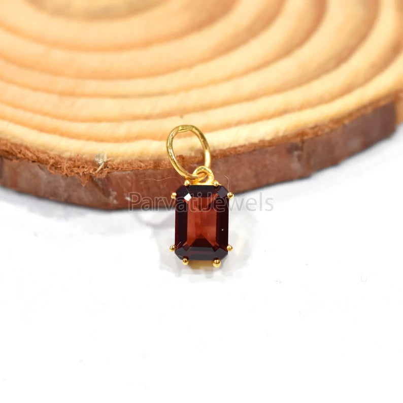 Garnet Charm, 18k Solid Gold Charm, Natural Garnet Charm, Gold Charm, Charm Pendant, Charm Necklace, January Birthstone