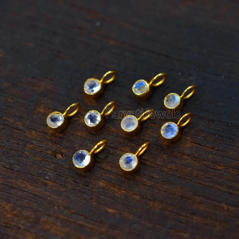 Natural Fire Rainbow Moonstone 18K Solid Gold Charm, Gold Charm, Rainbow Moonstone Gold Charm Pendant, Minimalist Solid Gold 18k Charm