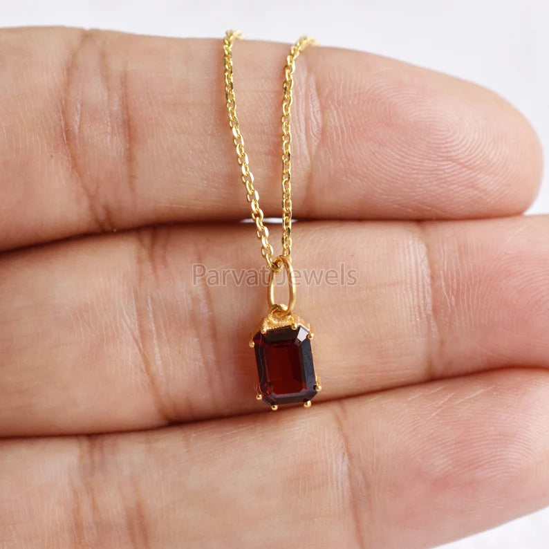 Garnet Charm, 18k Solid Gold Charm, Natural Garnet Charm, Gold Charm, Charm Pendant, Charm Necklace, January Birthstone