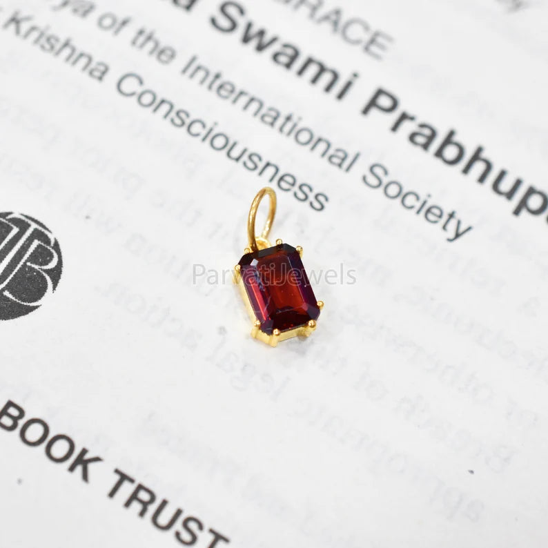 Garnet Charm, 18k Solid Gold Charm, Natural Garnet Charm, Gold Charm, Charm Pendant, Charm Necklace, January Birthstone