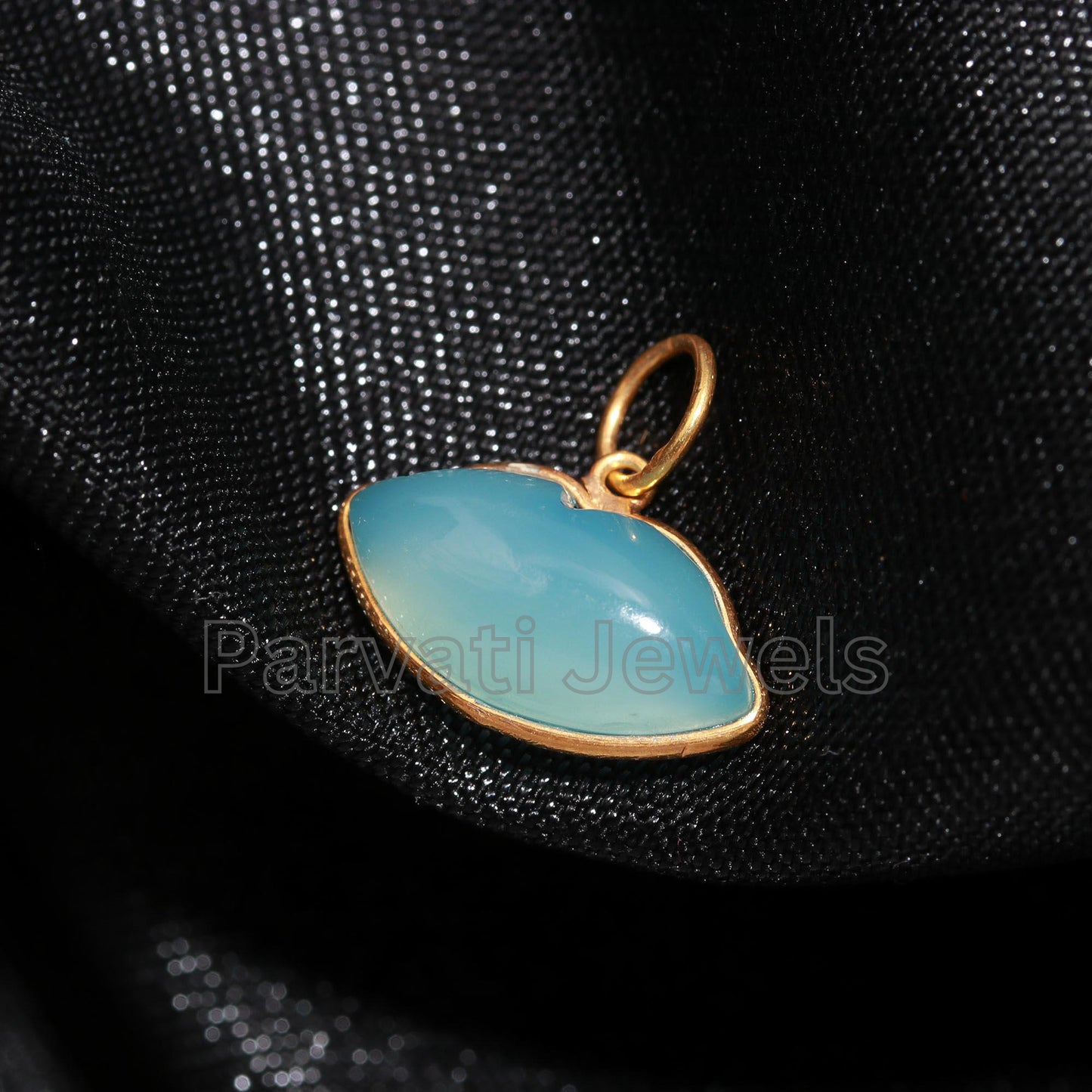 AA Natural Chalcedony Lips shape Charm, 18k Solid Gold Charm, Natural Chalcedony Charm, Dainty Charm, Handmade Gold Charm, SOLID18k GOLD