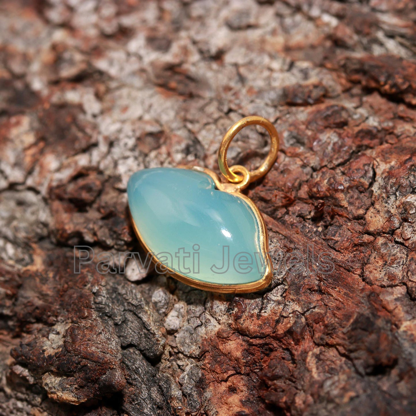 AA Natural Chalcedony Lips shape Charm, 18k Solid Gold Charm, Natural Chalcedony Charm, Dainty Charm, Handmade Gold Charm, SOLID18k GOLD