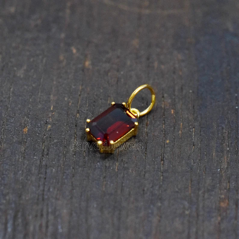 Garnet Charm, 18k Solid Gold Charm, Natural Garnet Charm, Gold Charm, Charm Pendant, Charm Necklace, January Birthstone