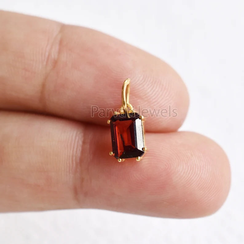 Garnet Charm, 18k Solid Gold Charm, Natural Garnet Charm, Gold Charm, Charm Pendant, Charm Necklace, January Birthstone