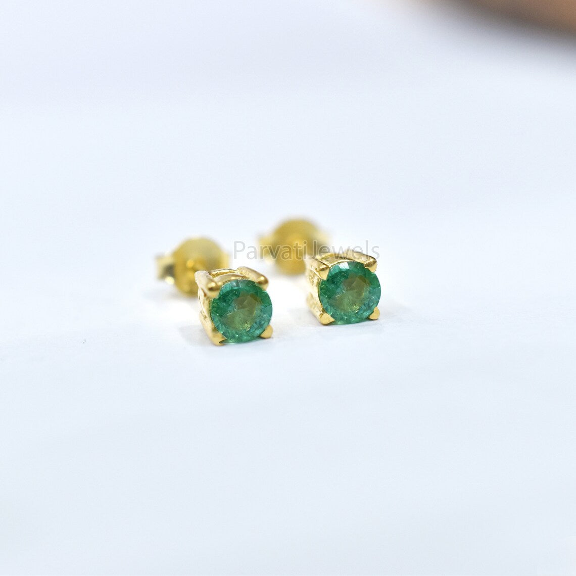 Natural Emerald Gemstone 18k Solid Gold Stud Earrings, 18k Solid Gold Earrings, Emerald Stud Earrings, Round Emerald Solid Gold Earrings
