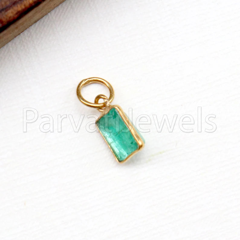 Emerald Charm, 18k Solid Gold Charm, Natural Emerald Charm, Gold Charm, Charm Pendant, Charm Necklace, Handmade Gold Charm
