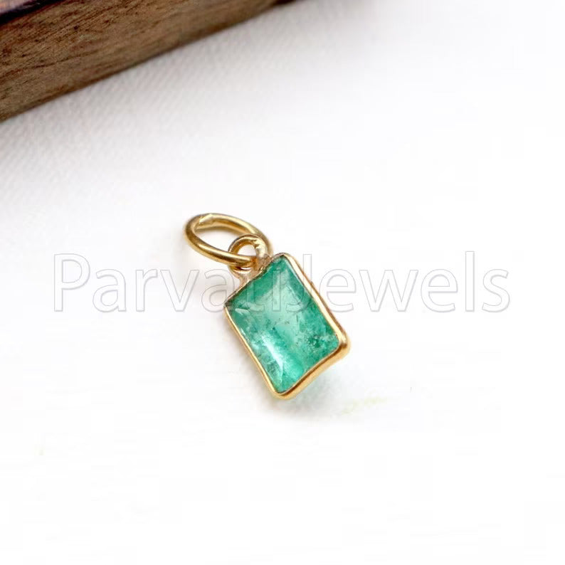 Emerald Charm, 18k Solid Gold Charm, Natural Emerald Charm, Gold Charm, Charm Pendant, Charm Necklace, Handmade Gold Charm