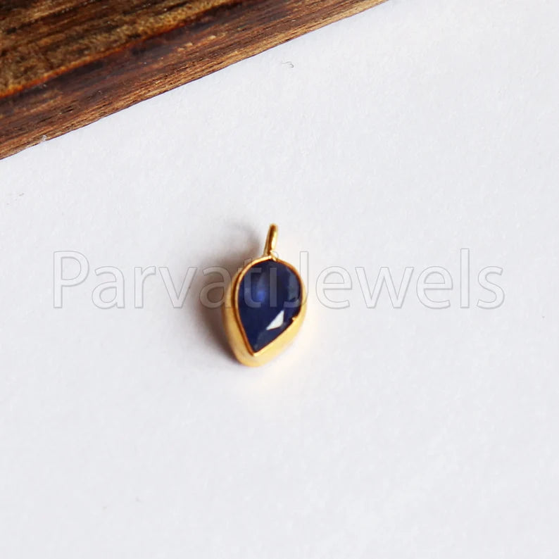 Sapphire Charm, 18k Solid Gold Charm, Natural Sapphire Charm, Gold Charm, Charm Pendant, Charm Necklace, Handmade Gold Charm