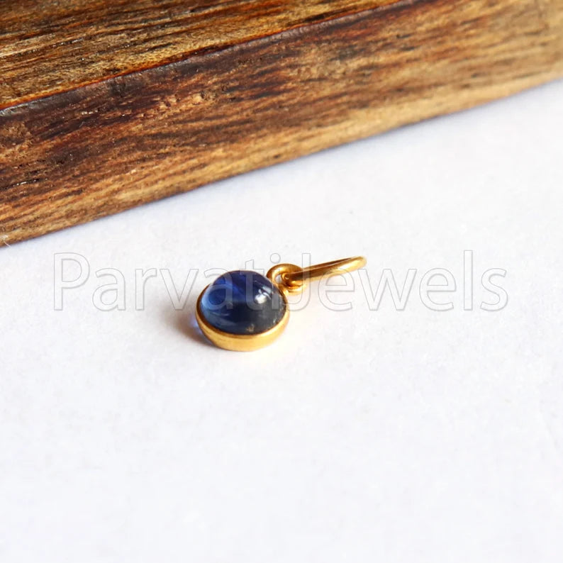 Cabochon Sapphire Charm, 18k Solid Gold Charm, Natural Sapphire Charm, Gold Charm, Charm Pendant, Charm Necklace, Handmade Gold Charm