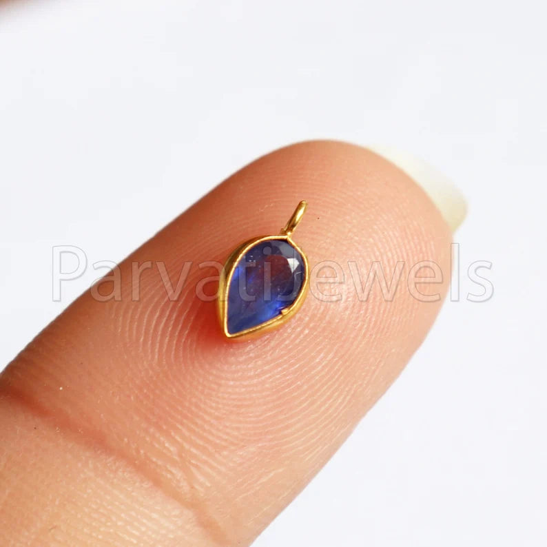 Sapphire Charm, 18k Solid Gold Charm, Natural Sapphire Charm, Gold Charm, Charm Pendant, Charm Necklace, Handmade Gold Charm