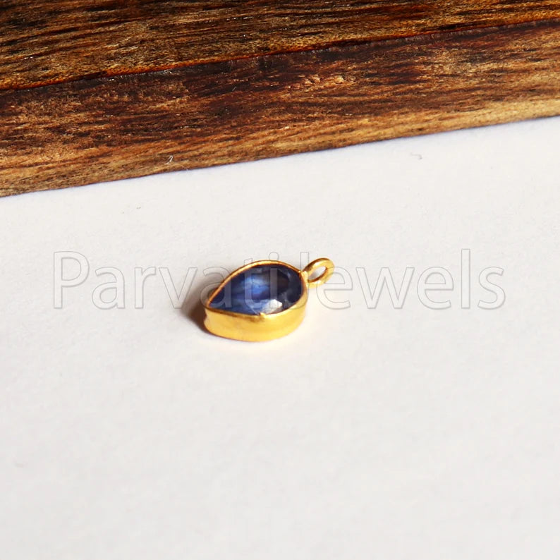 Sapphire Charm, 18k Solid Gold Charm, Natural Sapphire Charm, Gold Charm, Charm Pendant, Charm Necklace, Handmade Gold Charm