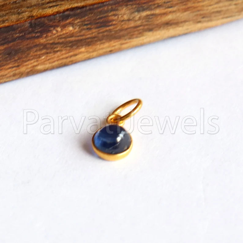 Cabochon Sapphire Charm, 18k Solid Gold Charm, Natural Sapphire Charm, Gold Charm, Charm Pendant, Charm Necklace, Handmade Gold Charm