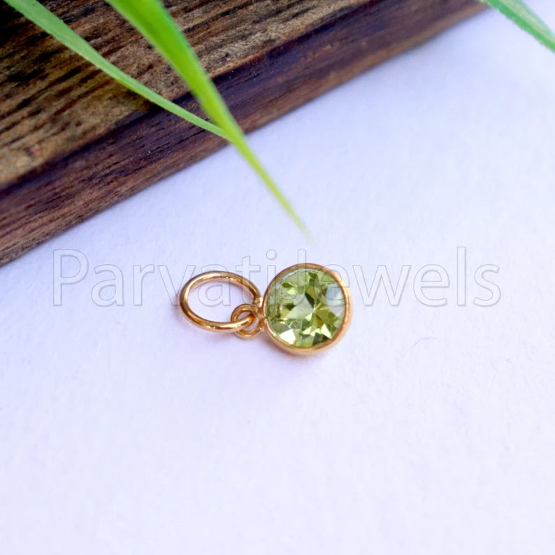 Peridot Charm, 18k Solid Gold Charm, Natural Peridot Charm, Gold Charm, Charm Pendant, Charm Necklace, Handmade Gold Charm