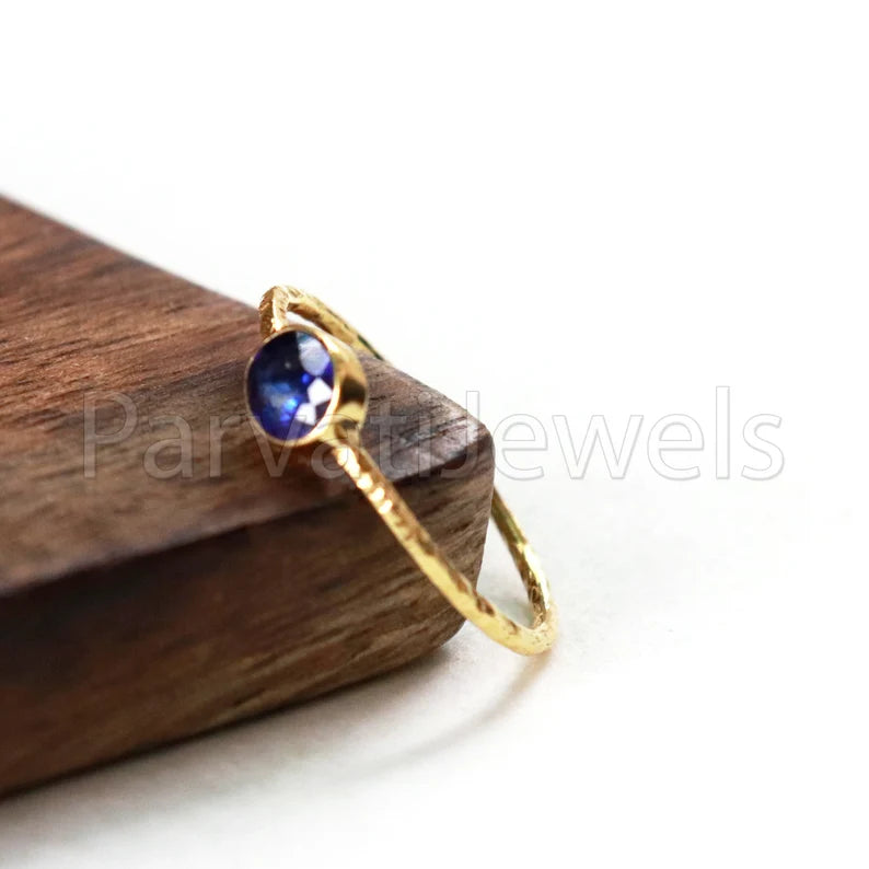 Natural Sapphire Ring, Sapphire Gold Ring, 18k Solid Gold Ring, Handmade Gold Ring, Engagement Ring, Wedding Ring, Hammered Gold Ring