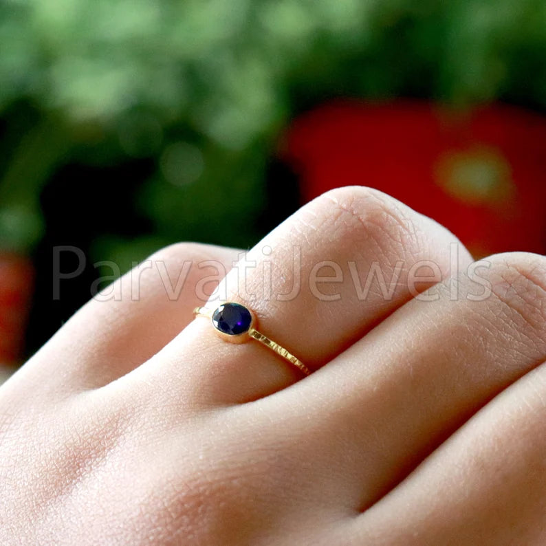 Natural Sapphire Ring, Sapphire Gold Ring, 18k Solid Gold Ring, Handmade Gold Ring, Engagement Ring, Wedding Ring, Hammered Gold Ring