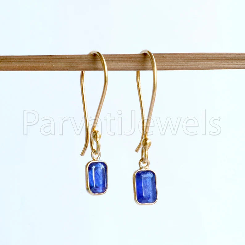 Natural Blue Saphhire dangle Earring, Dangle Earring, Blue Sapphire Earring, Minimalist Dangle Earring, Solid 18K Gold Earring, Gift for her
