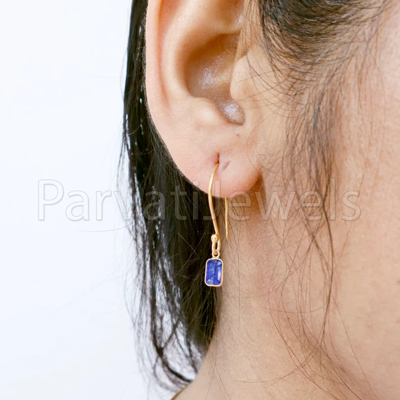 Natural Blue Saphhire dangle Earring, Dangle Earring, Blue Sapphire Earring, Minimalist Dangle Earring, Solid 18K Gold Earring, Gift for her