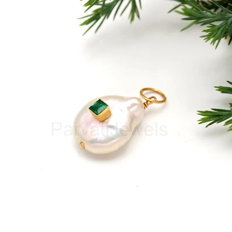 Natural Emerald Pave Baroque Pearl Charm, 18k Solid Gold Charm, Natural Pearl Gold Charm Pendant, Emerald Gold Charm, Pearl Charm Necklace