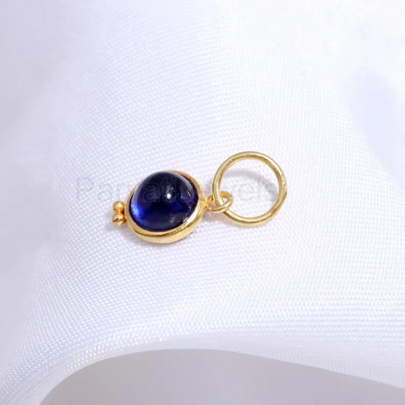 Natural Sapphire Charm, 18k Solid Gold Charm, Cabochon Sapphire Gold Charm, Gold Charm, Charm Pendant, Charm Necklace, Handmade Gold Charm