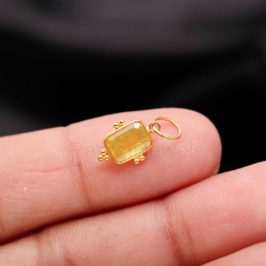 Natural Sapphire Charm, Solid 18k Gold Charm, Gold Charm Pendant, Yellow Sapphire Charm, Gold Charm Necklace, Handmade Gold Charm Pendant
