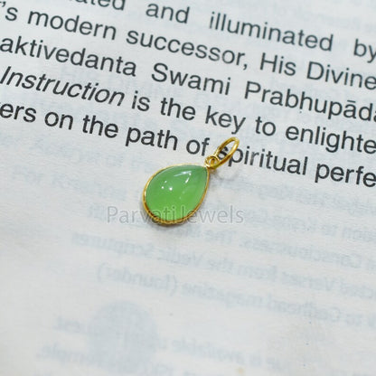 Natural Green Chalcedony Solid Gold 18K Charm, 18k Solid Gold Charm, Tear Drop Shape Chalcedony Gold Charm, Handmade Charm For Gifting
