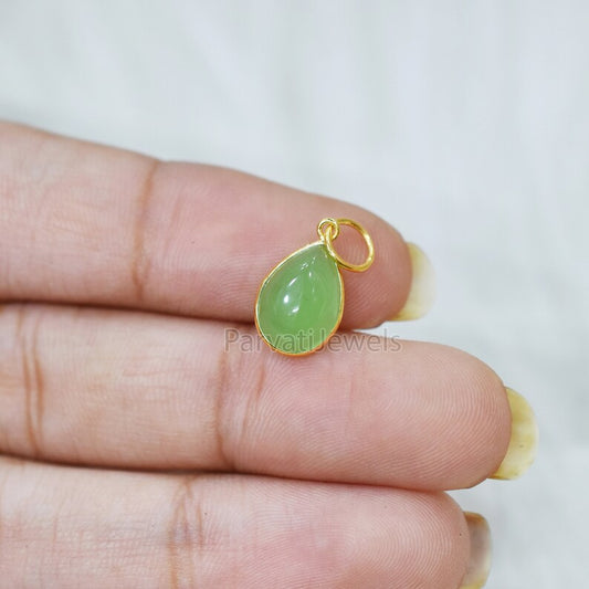Natural Green Chalcedony Solid Gold 18K Charm, 18k Solid Gold Charm, Tear Drop Shape Chalcedony Gold Charm, Handmade Charm For Gifting