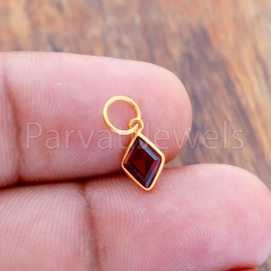 Garnet Charm, 18k Solid Gold Charm, Garnet Charm, Gold Charm, Charm Pendant, Charm Necklace, Handmade Gold Charm