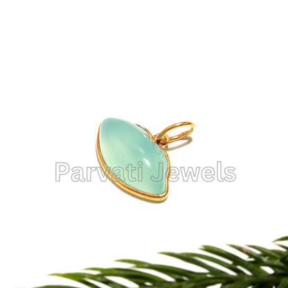 AA Natural Chalcedony Lips shape Charm, 18k Solid Gold Charm, Natural Chalcedony Charm, Dainty Charm, Handmade Gold Charm, SOLID18k GOLD