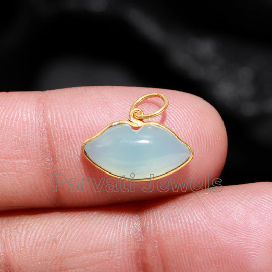AA Natural Chalcedony Lips shape Charm, 18k Solid Gold Charm, Natural Chalcedony Charm, Dainty Charm, Handmade Gold Charm, SOLID18k GOLD