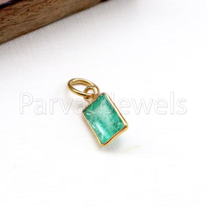 Emerald Charm, 18k Solid Gold Charm, Natural Emerald Charm, Gold Charm, Charm Pendant, Charm Necklace, Handmade Gold Charm
