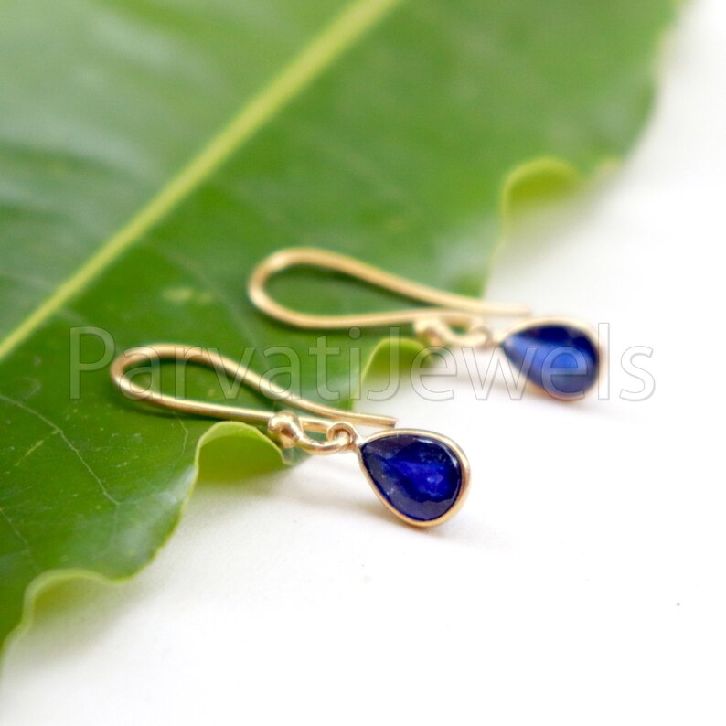 Natural Blue Saphhire dangle Earring, Dangle Earring, Blue Sapphire Earring, Minimalist Dangle Earring, Solid 18K Gold Earring, Gift for her