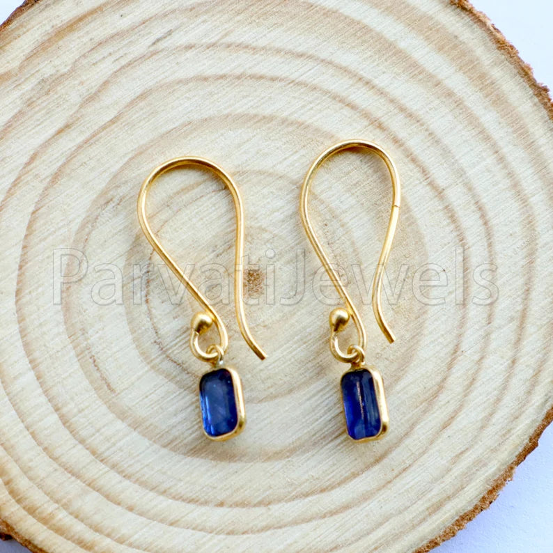 Natural Blue Saphhire dangle Earring, Dangle Earring, Blue Sapphire Earring, Minimalist Dangle Earring, Solid 18K Gold Earring, Gift for her